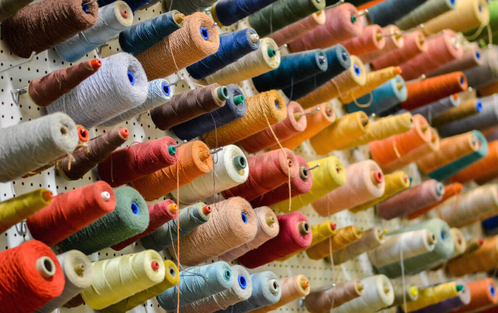 What Is the Difference between Binding a Carpet and Serging it? - Bond ...